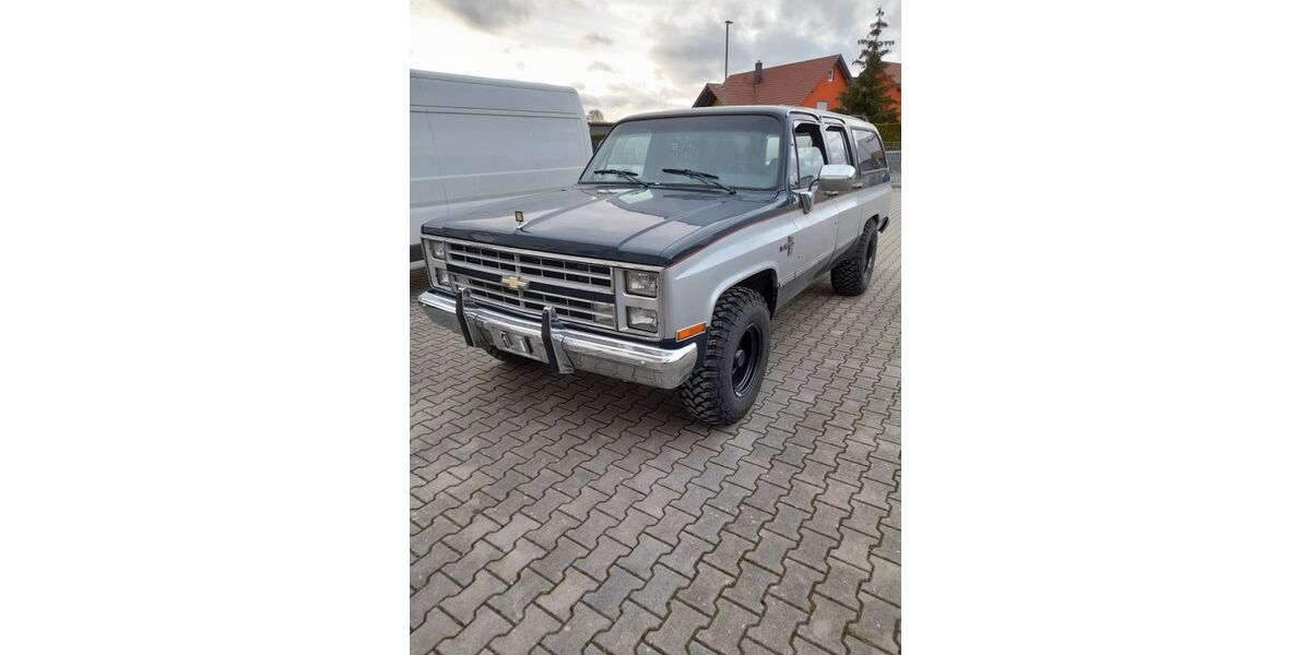 Chevrolet Suburban 77.000 km 11.499 &euro; Offingen 89362