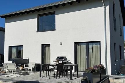 Haus Ballendorf - 7 Zimmer, 254 m&sup2;, 680.000&euro; | Angebot:26277891