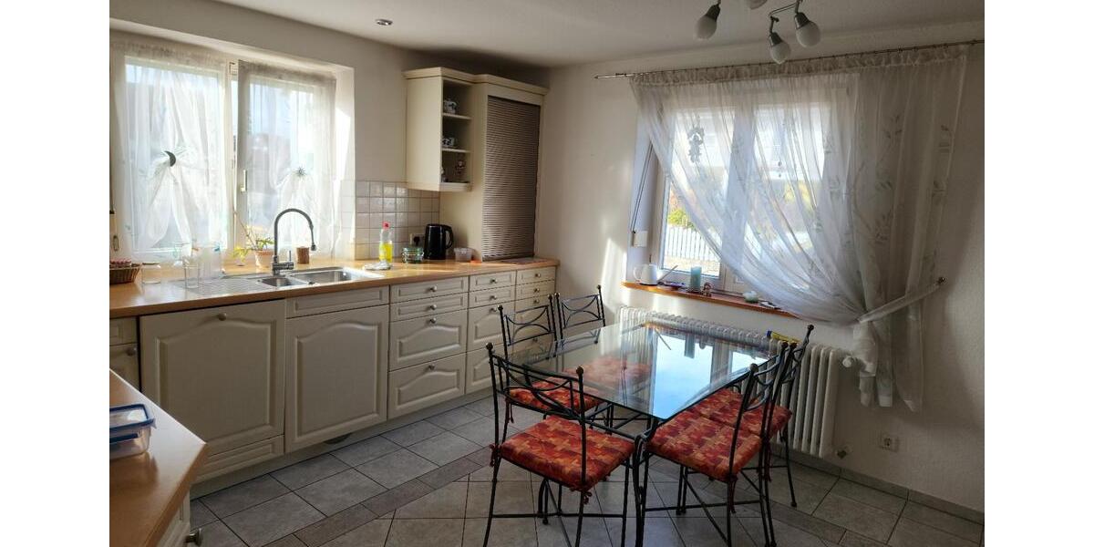 Etagenwohnung Niederstotzingen - 7 Zimmer, 180 m&sup2;, 1.500&euro; | Angebot:25905236