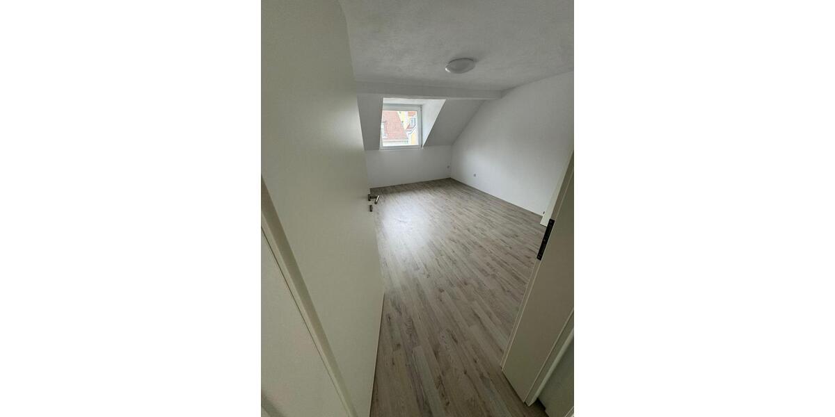 Dachgeschoßwohnung Ehingen (Donau) - 3.5 Zimmer, 90 m&sup2;, 1.000&euro; | Angebot:26670354