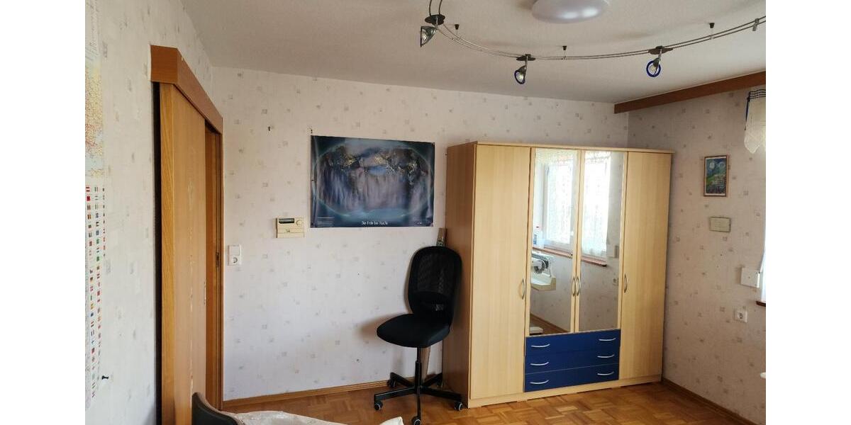 Etagenwohnung Niederstotzingen - 7 Zimmer, 180 m&sup2;, 1.500&euro; | Angebot:25905236