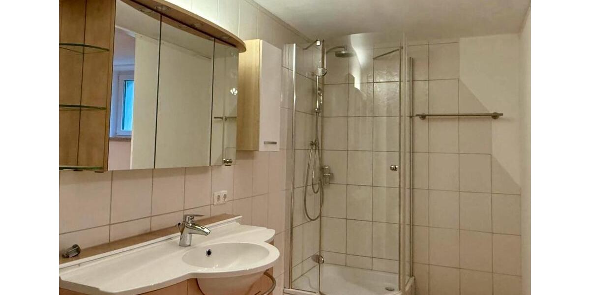 Etagenwohnung Günzburg - 3 Zimmer, 100 m&sup2;, 975&euro; | Angebot:25570683