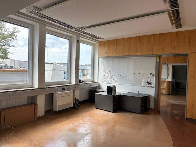 Gewerbeobjekt Weißenhorn - 8 Zimmer, 213 m&sup2;, 1.900&euro; | Angebot:25664443