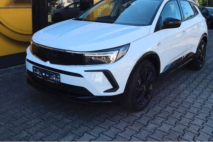 Opel Grandland (X) 13.300 km 27.990 &euro; Ulm 89073