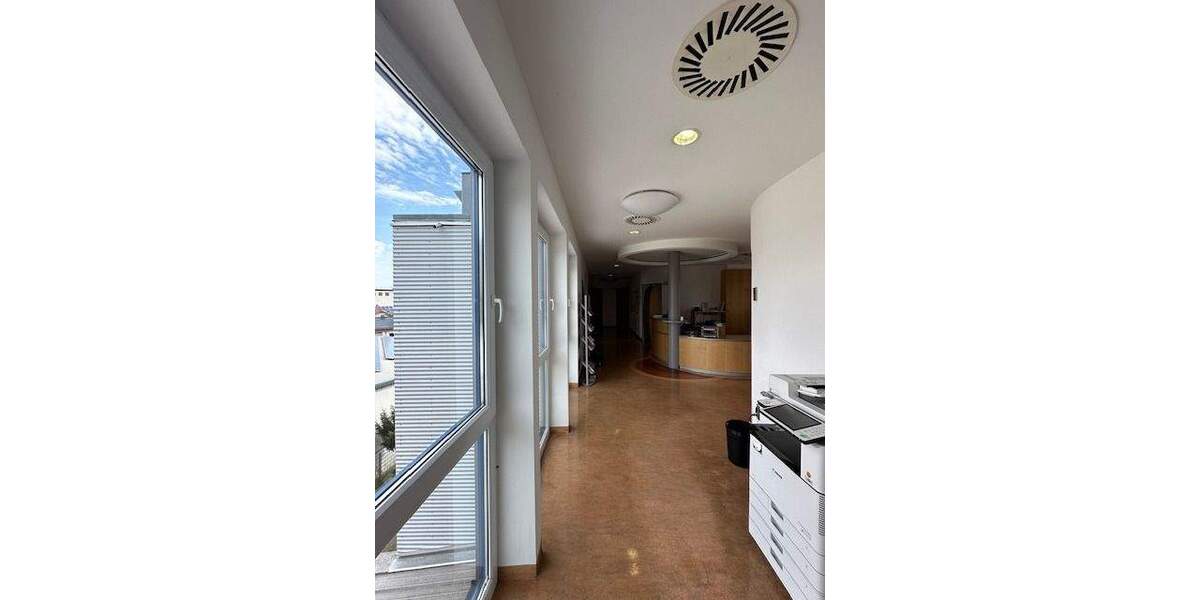 Gewerbeobjekt Weißenhorn - 8 Zimmer, 213 m&sup2;, 1.900&euro; | Angebot:25664443