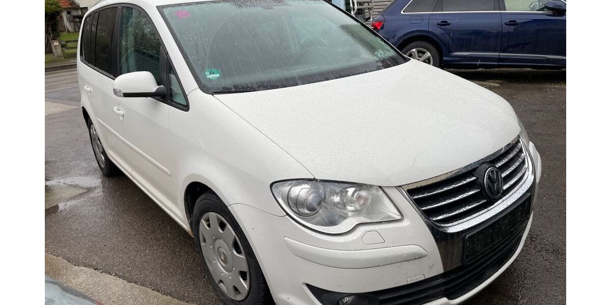 VW Touran 197.000 km 2.999 &euro; Ichenhausen-Hochwang 89335