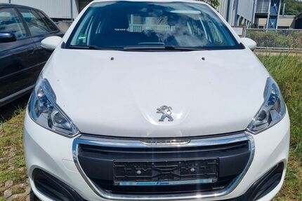 Peugeot 208 129.300 km 3.899 &euro; Elchingen 89275