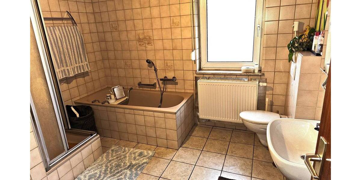 Etagenwohnung Laichingen Feldstetten - 7 Zimmer, 202 m&sup2;, 299.000&euro; | Angebot:25695100