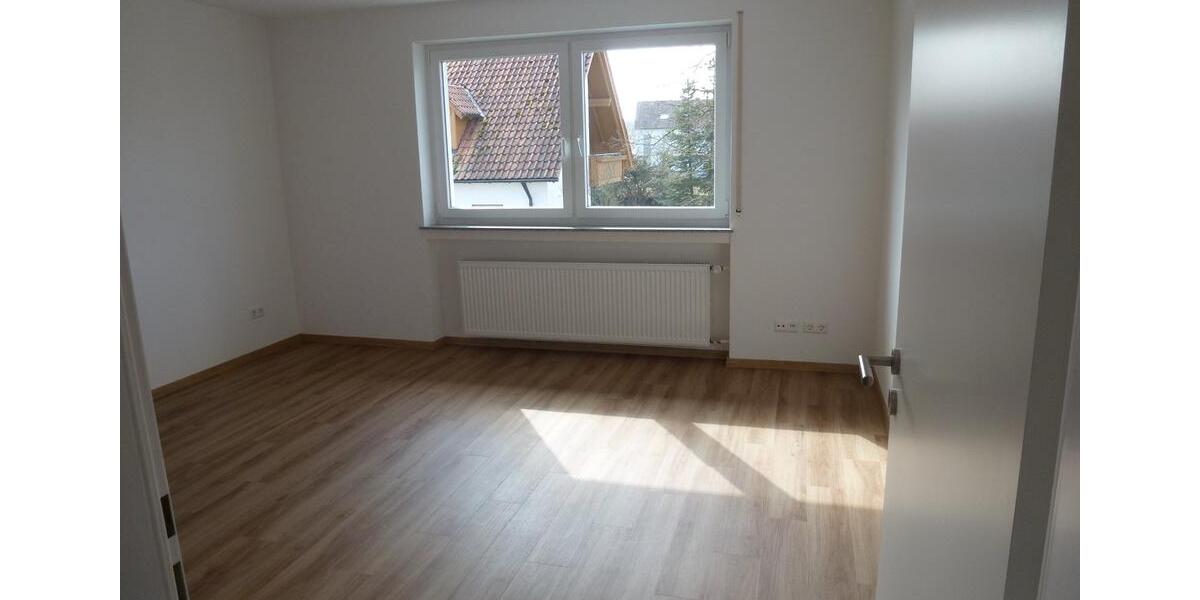 Etagenwohnung Neu-Ulm Burlafingen - 4.5 Zimmer, 101 m&sup2;, 1.150&euro; | Angebot:26045100
