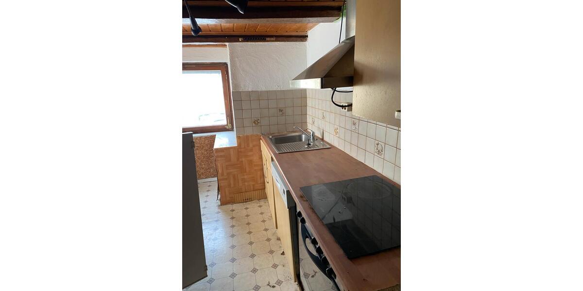 Einfamilienhaus Laichingen - 8 Zimmer, 122 m&sup2;, 140.000&euro; | Angebot:25935167