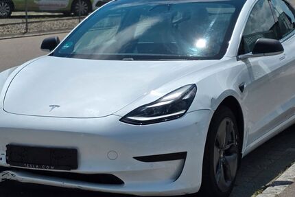 Tesla Model 3 61.800 km 18.999 &euro; Elchingen 89275