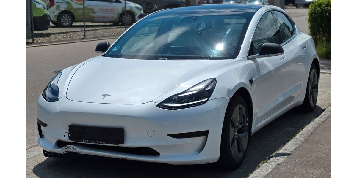 Tesla Model 3 61.800 km 18.999 &euro; Elchingen 89275
