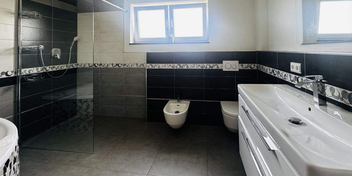 Einfamilienhaus Laupheim - 8 Zimmer, 255 m&sup2;, 1.199.000&euro; | Angebot:25693602