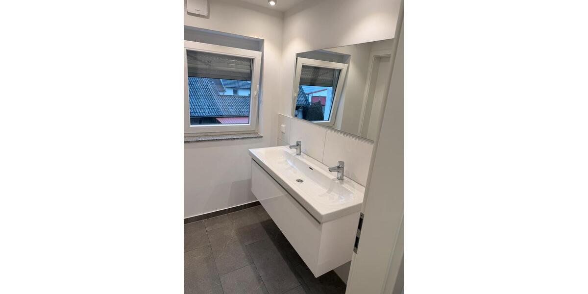 Erdgeschoßwohnung Leipheim - 11 Zimmer, 250 m&sup2;, 2.600&euro; | Angebot:25220766