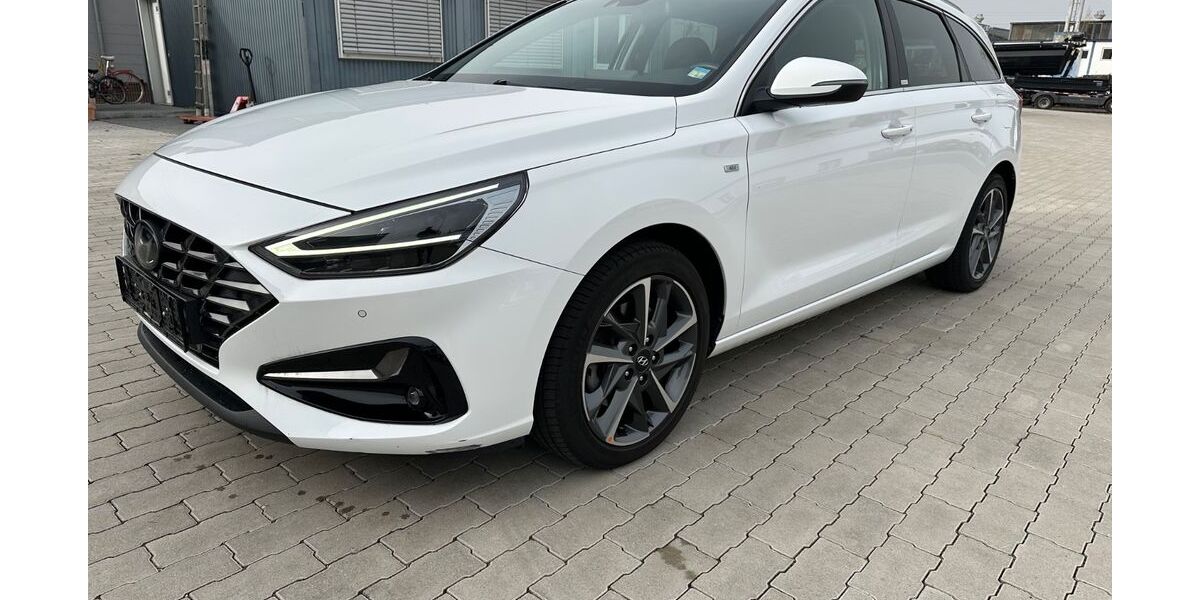 Hyundai i30 98.000 km 14.999 &euro; Neu-ulm 89231