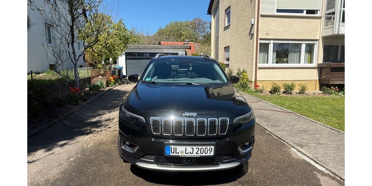 Jeep Cherokee 145.000 km 16.999 &euro; Ulm 89081
