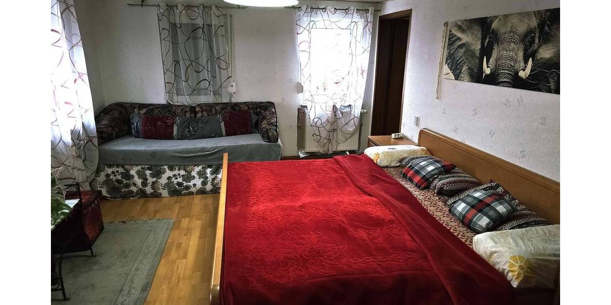 Etagenwohnung Laichingen Feldstetten - 7 Zimmer, 202 m&sup2;, 299.000&euro; | Angebot:25695100