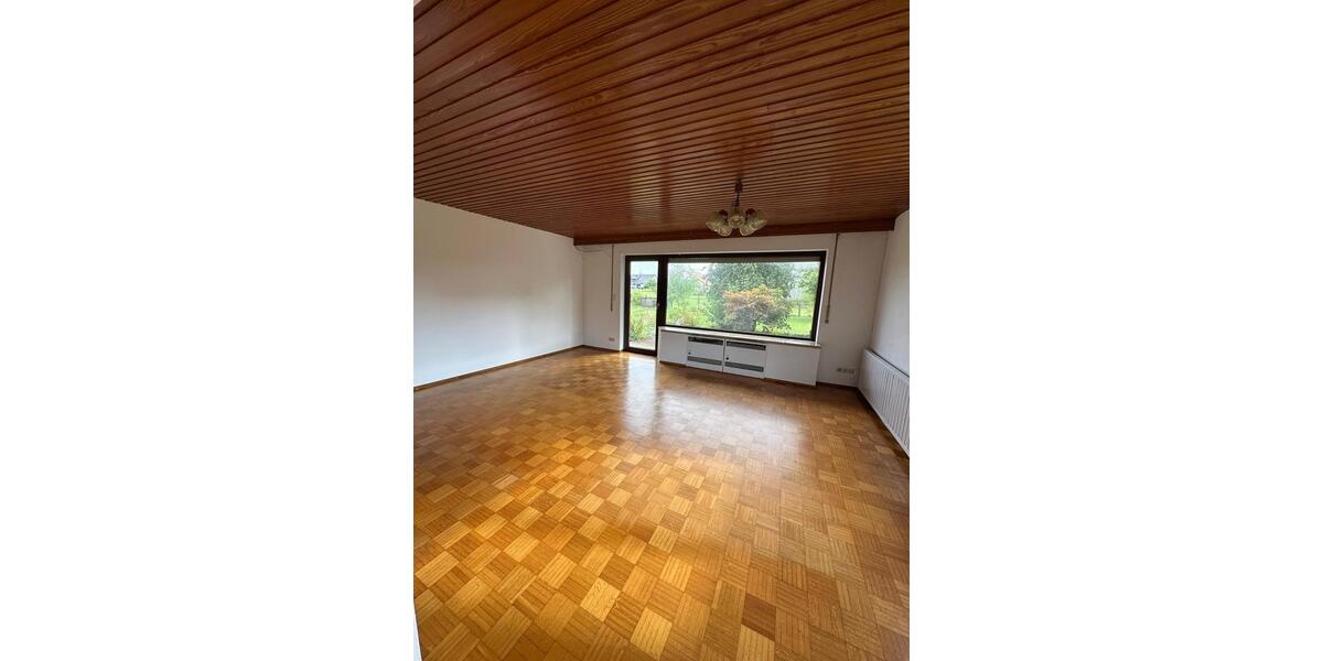 Einfamilienhaus Bernstadt - 8 Zimmer, 185 m&sup2;, 495.000&euro; | Angebot:26048978
