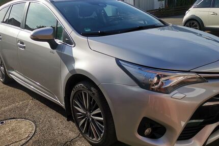 Toyota Avensis 76.000 km 16.000 &euro; ERBACH 89155