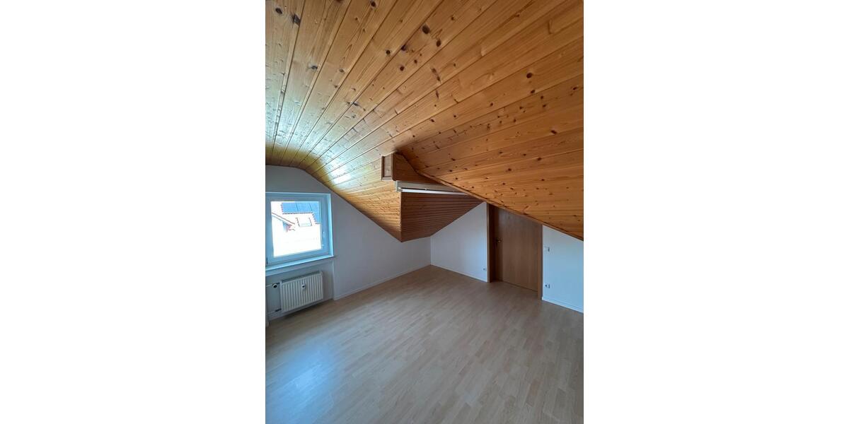 Dachgeschoßwohnung Ulm Donautal - 2.5 Zimmer, 100 m&sup2;, 1.000&euro; | Angebot:26326748
