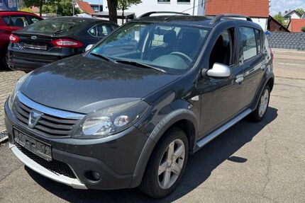 Dacia Sandero 174.000 km 2.890 &euro; Leipheim 89340