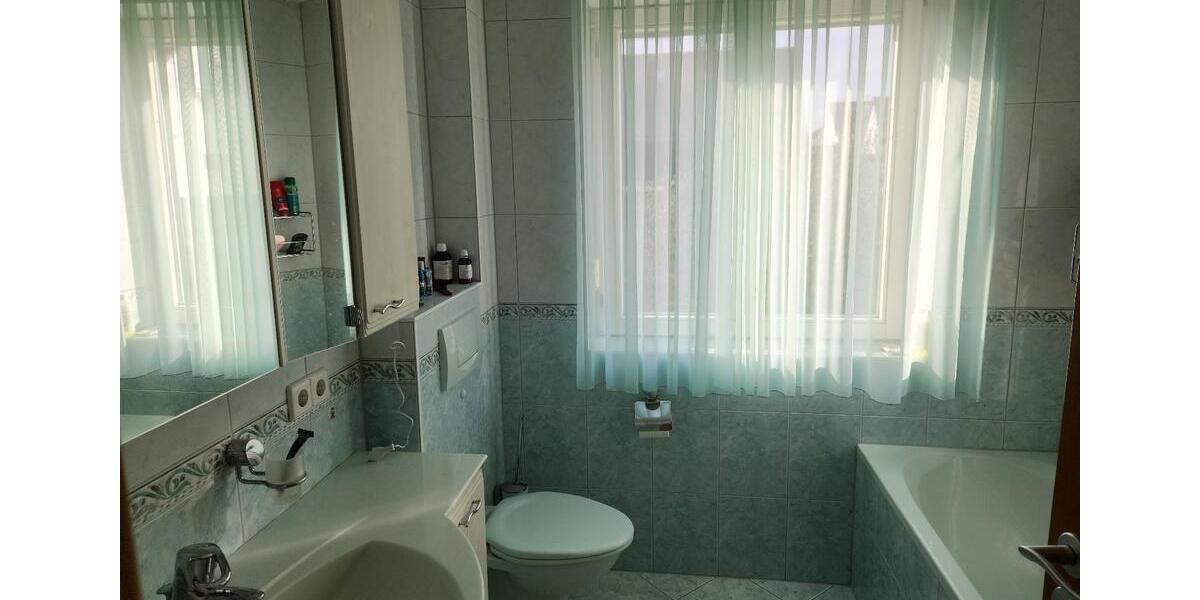 Etagenwohnung Niederstotzingen - 7 Zimmer, 180 m&sup2;, 1.500&euro; | Angebot:25905236