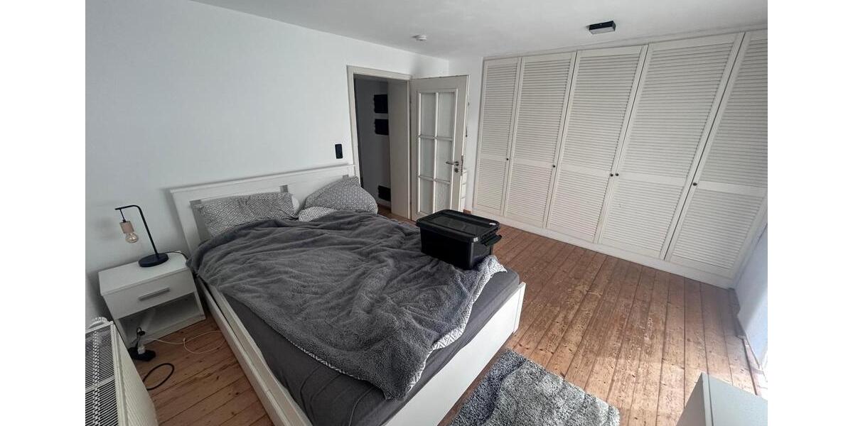 Einfamilienhaus Hüttisheim - 2 Zimmer, 220 m&sup2;, 1.700&euro; | Angebot:26606226